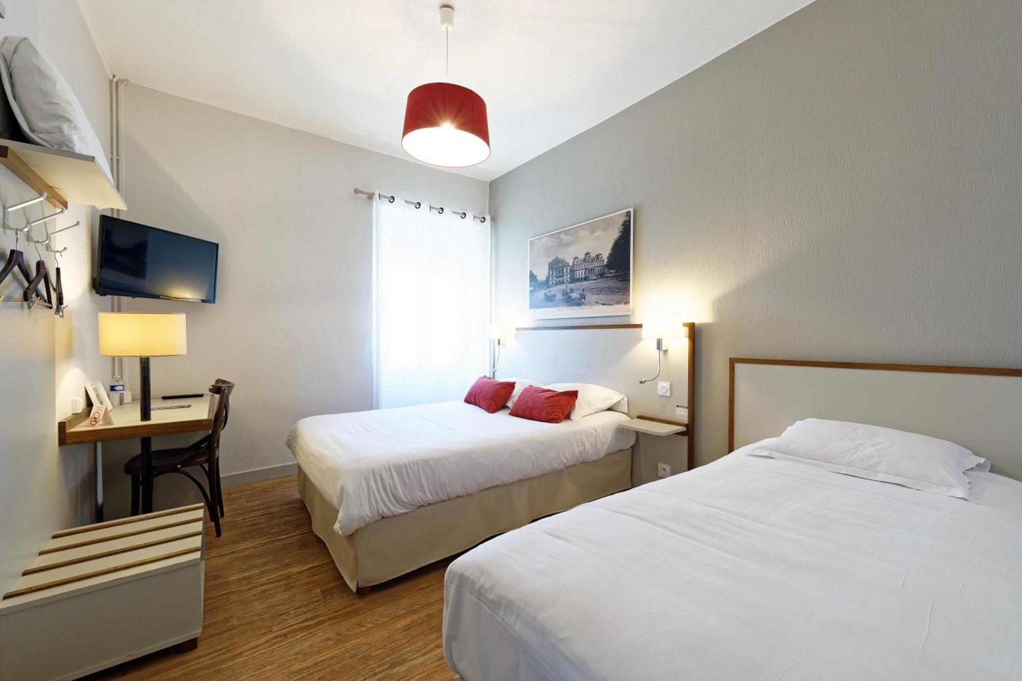 Contact Hotel Du Commerce Et Son Restaurant Cote A Cote Autun Δωμάτιο φωτογραφία